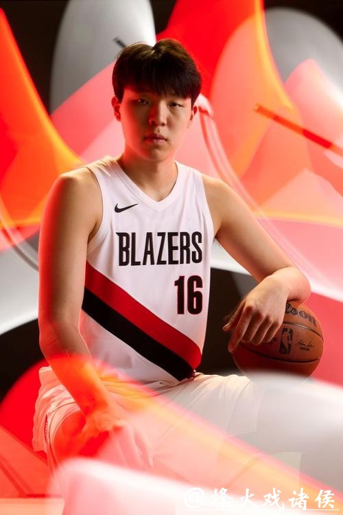 杨瀚森NBA生涯首次先发砍4分5板 开拓者不敌灰熊 杨瀚森NBA生涯首次先发砍4分5板 开拓者不敌灰熊